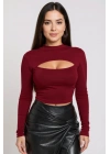 Kadın Bordo Göğüs Dekolteli Uzun Kollu Cut Out Crop Top Bluz – Şık, Rahat ve Kolay Kombinlenebilir