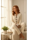 Kadın Ekru Fitilli Şık Pijama Takımı – Fiyonk Detaylı Rahat Ev Giyim Seti