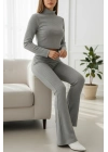 Kadın Fitilli Eşofman Takımı – Gri Boğazlı Crop Üst & İspanyol Paça Pantolon, Esnek Rahat Kalıp