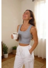 Kadın Gri Kare Yaka Crop Top Bluz – Şık, Rahat ve Kolay Kombinlenebilir