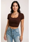 Kadın Kahverengi Yarım Kol Düz Yaka Crop Top Bluz – Şık, Rahat ve Kolay Kombinlenebilir
