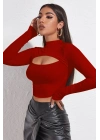 Kadın Kırmızı Göğüs Dekolteli Uzun Kollu Cut Out Crop Top Bluz – Şık, Rahat ve Kolay Kombinlenebilir