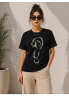 Kadın Kuğu Figürlü Soru İşareti Baskılı Tişört Kısa Kol T-Shirt - Siyah