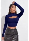 Kadın Lacivert Göğüs Dekolteli Uzun Kollu Cut Out Crop Top Bluz – Şık, Rahat ve Kolay Kombinlenebilir