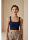 Kadın Lacivert Kalın Askılı Crop Top Büstiyer – Modern ve Şık Tasarım