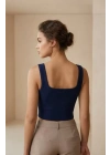 Kadın Lacivert Kalın Askılı Crop Top Büstiyer – Modern ve Şık Tasarım