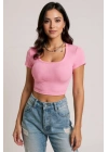 Kadın Pembe Yarım Kol Düz Yaka Crop Top Bluz – Şık, Rahat ve Kolay Kombinlenebilir