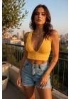 Kadın Sarı Çapraz Sırt Detaylı Şık Crop Top Büstiyer – Modern ve Şık Tasarım