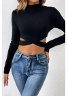 Kadın Siyah Çapraz Bel Detaylı Dik Yaka Uzun Kol Crop Top Bluz – Şık, Rahat ve Kolay Kombinlenebilir