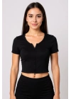 Kadın Siyah Çift Fermuarlı Yarım Kol Crop Top Bluz – Şık, Rahat ve Kolay Kombinlenebilir