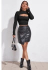 Kadın Siyah Göğüs Dekolteli Uzun Kollu Cut Out Crop Top Bluz – Şık, Rahat ve Kolay Kombinlenebilir
