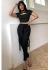 Kadın Siyah Göğüs Dekolteli Yarım Kollu Cut Out Crop Top Bluz – Şık, Rahat ve Kolay Kombinlenebilir