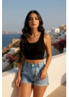 Kadın Siyah Kare Yaka Crop Top Bluz – Şık, Rahat ve Kolay Kombinlenebilir