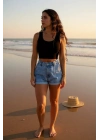Kadın Siyah Kare Yaka Crop Top Bluz – Şık, Rahat ve Kolay Kombinlenebilir
