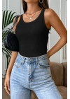 Kadın Siyah Kolsuz Kalın Askılı Uzun Crop Top Bluz & Atlet – Şık, Rahat ve Kolay Kombinlenebilir