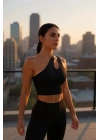 Kadın Siyah Tek Omuz Cut Out Detaylı Crop Top Bluz – Şık, Rahat ve Kolay Kombinlenebilir