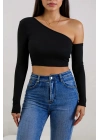 Kadın Siyah Tek Omuz Detaylı Uzun Kol Crop Top Bluz – Şık, Rahat ve Kolay Kombinlenebilir