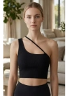 Kadın Siyah Tek Omuzlu Çapraz Askılı Crop Top Büstiyer – Modern ve Şık Tasarım