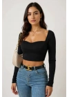 Kadın Siyah Uzun Kol Göğüs Dekolteli Şık Crop Top Bluz – Şık, Rahat ve Kolay Kombinlenebilir