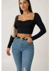 Kadın Siyah Uzun Kol Göğüs Dekolteli Şık Crop Top Bluz – Şık, Rahat ve Kolay Kombinlenebilir