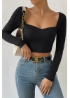 Kadın Siyah Uzun Kol Göğüs Dekolteli Şık Crop Top Bluz – Şık, Rahat ve Kolay Kombinlenebilir
