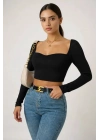 Kadın Siyah Uzun Kol Göğüs Dekolteli Şık Crop Top Bluz – Şık, Rahat ve Kolay Kombinlenebilir