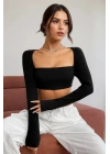 Kadın Siyah Uzun Kol Göğüs ve Sırt Dekolteli Crop Top Bluz – Şık, Rahat ve Kolay Kombinlenebilir