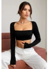 Kadın Siyah Uzun Kol Göğüs ve Sırt Dekolteli Crop Top Bluz – Şık, Rahat ve Kolay Kombinlenebilir