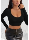 Kadın Siyah Uzun Kol Kare Yaka Crop Top Bluz – Şık, Rahat ve Kolay Kombinlenebilir