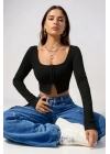 Kadın Siyah Uzun Kollu Agraflı Göğüs ve Göbek Dekolteli Crop Top Bluz – Şık, Rahat ve Kolay Kombinlenebilir