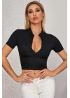Kadın Siyah Yarım Fermuarlı ve Kısa Kollu Crop Top Bluz