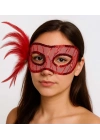 Kırmızı Renk Yandan Tüylü Pul Payet İşlemeli Parti Maskesi 23x12 Cm
