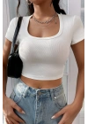 Kadın Beyaz Yarım Kol Düz Yaka Crop Top Bluz