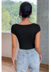 Kadın Siyah Kare Yaka Yarım Kol Göğüs Dekolteli Crop Top Bluz