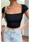 Kadın Siyah Kare Yaka Yarım Kol Göğüs Dekolteli Crop Top Bluz