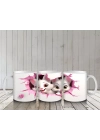 Pembe Çiçeklerle Süslenmiş Kedi Çifti – Baskılı Kahve Kupası