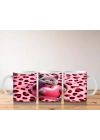 Pembe Leopar Desenli Fon Üzerinde Kalpli Kedi – Baskılı Kahve Kupası