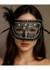 Siyah Renk Yandan Tüylü İnci İşlemeli Taşlı Dantelli Parti Maskesi 17x12 Cm