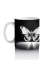 Siyah Zeminde Ayna Yansımalı Gümüş Kelebekler – Baskılı Kahve Kupası