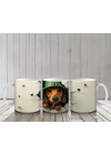 St. Patrick’s Şapkalı Çatlak Zeminden Bakan Dachshund - Baskılı kahve kupası