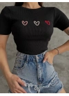 Üçlü kalp nakışlı bluz