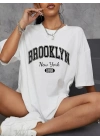 Brooklyn Harf Baskılı Düşük Omuzlu T-shirt, Rahat Kısa Kollu Bol T-shirt,   Giyim - Beyaz -