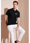 Yakası Düğmeli Yakalı Pike Baskılı T-Shirt - Siyah -