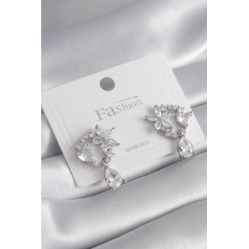 ÇOK SATAN BFS Pirinç Gümüş Renk Zirkon Taşlı Çiçek Model Sallantı Detay Kadın Küpe