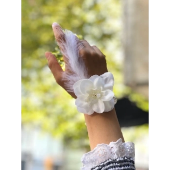 ÇOK SATAN Bride to be Nedime Gelin Bilekliği Tüy ve İnci Boncuk Detaylı Beyaz Renkli Bekarlığa Veda Partisi Bilekliği 10 Adet