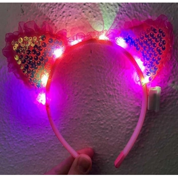 ÇOK SATAN Kenarları Dantelli Fuşya Pullu Payetli Led Işıklı Kedi Kulak Taç 17x19 cm