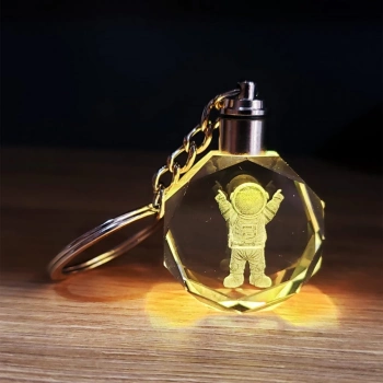 ÇOK SATAN Mutlu Astronot Tasarımlı Renk Değiştiren Anahtarlık