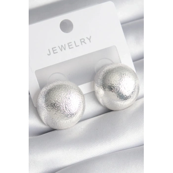 ÇOK SATAN Pirinç Gümüş Renk İşleme Detay Top Model Kadın Küpe