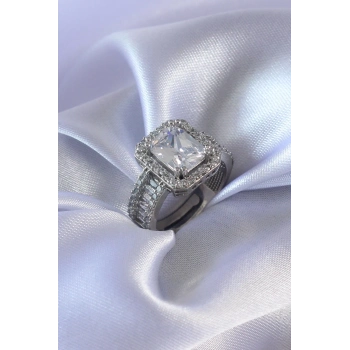 Gümüş Renk Zirkon Taşlı Kadın Yüzük