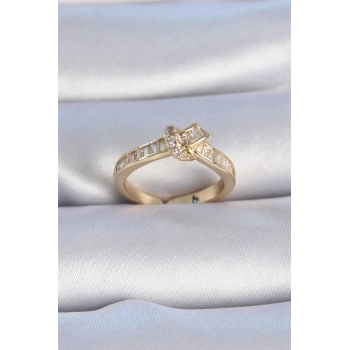 Pirinç Gold Renk Zirkon Taşlı Düğüm Model Kadın Yüzük